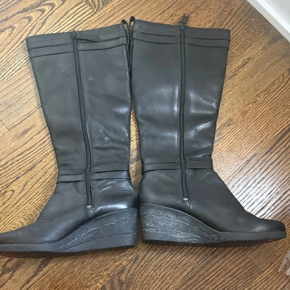 NWOT UGG Women's Black Leather Wedge Boots Sz 7 waterproof warm